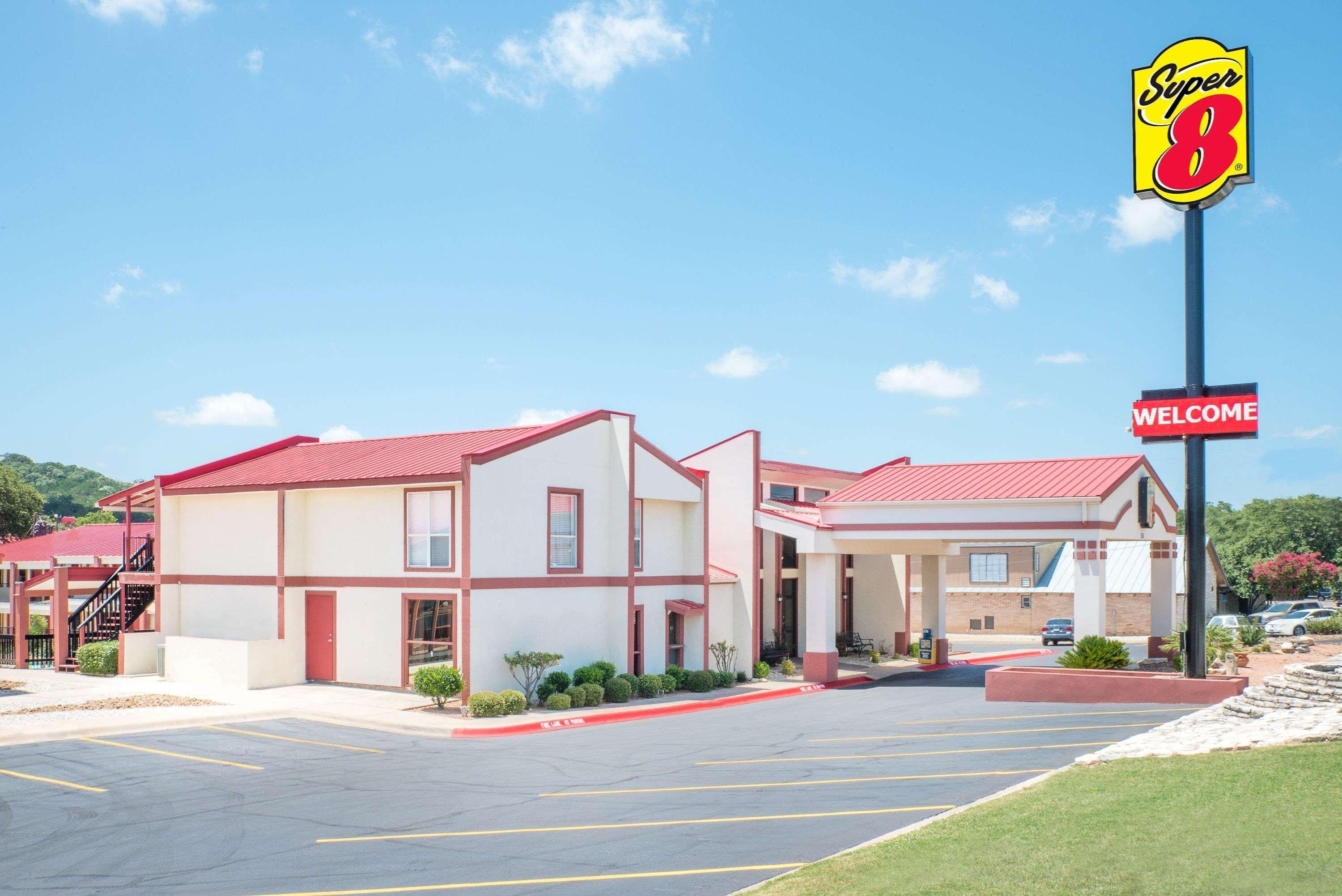 Super 8 By Wyndham Kerrville Tx Exterior photo