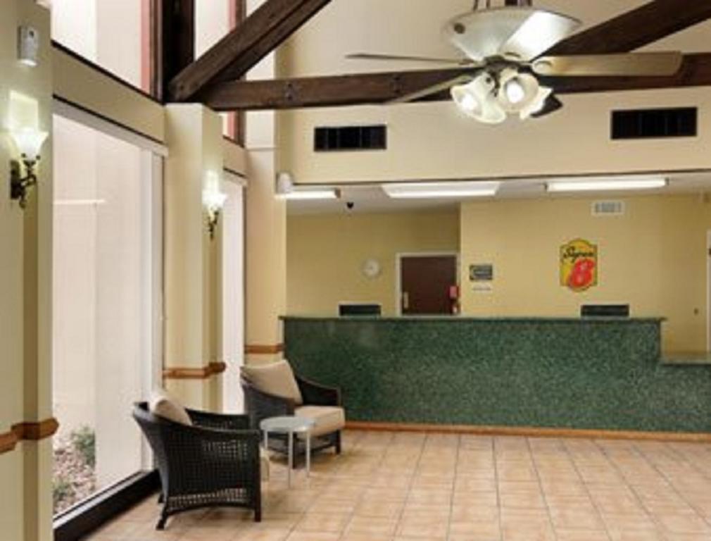 Super 8 By Wyndham Kerrville Tx Interior photo